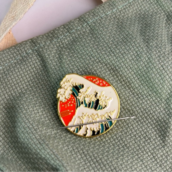 Coastal Sunset Wave Magnetic Sewing Needle Minder Surf Spray, [1.4” x 1.25”] - Picture 5 of 12